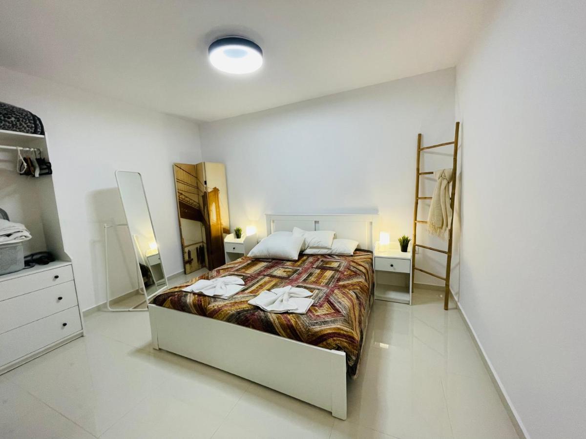 Haris White Apartment Roussospítion المظهر الخارجي الصورة